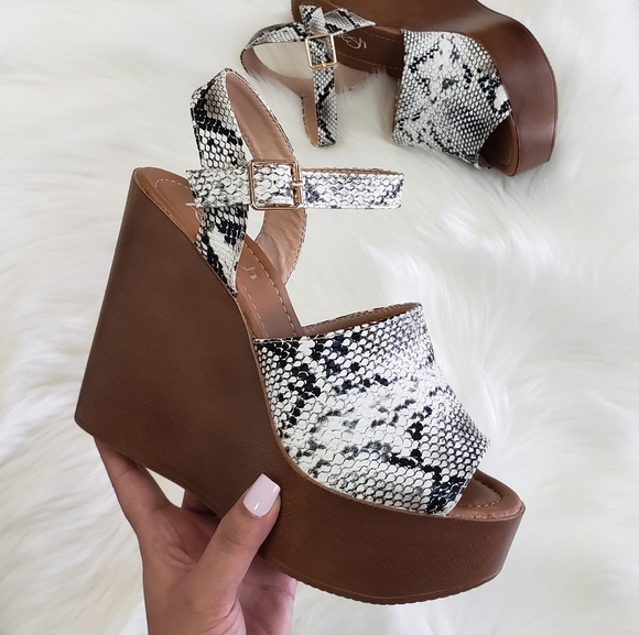 Wild Diva Shoes - Women Snake heels